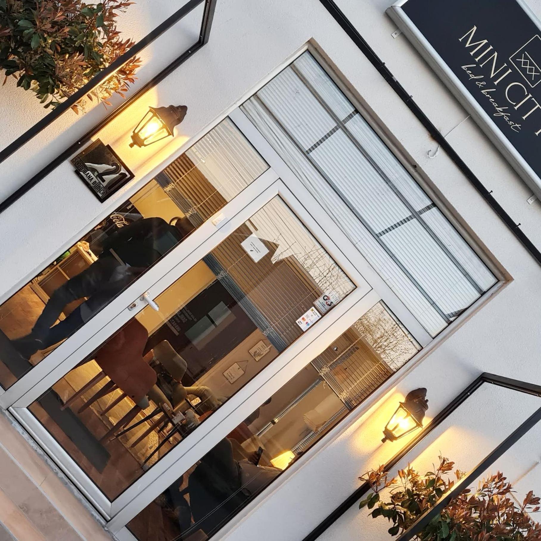 Minicity Inn ベオグラード エクステリア 写真